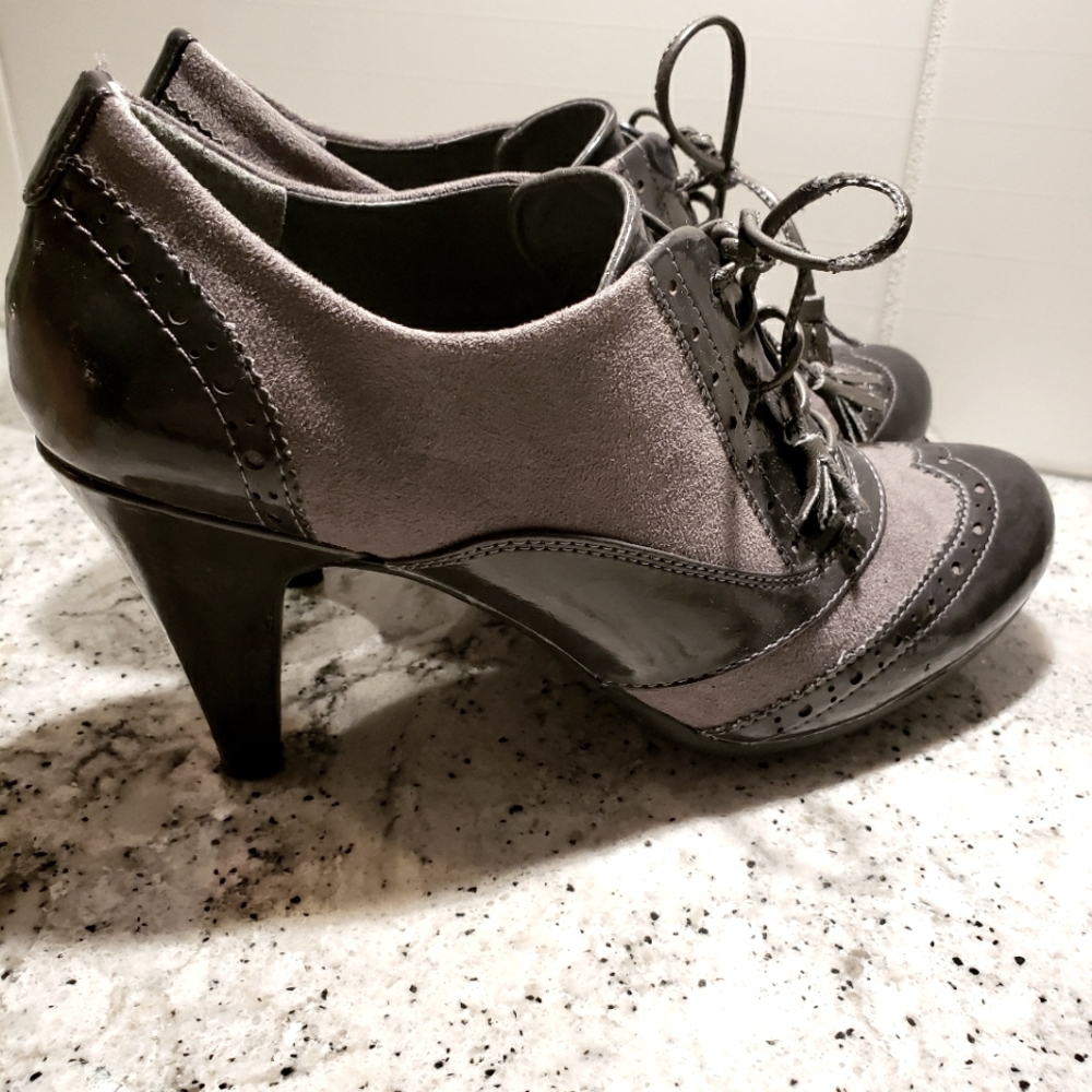 Shoes. Grey.